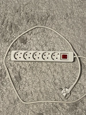 Förlängningssladd - Funkar som den ska bara lite smutsig