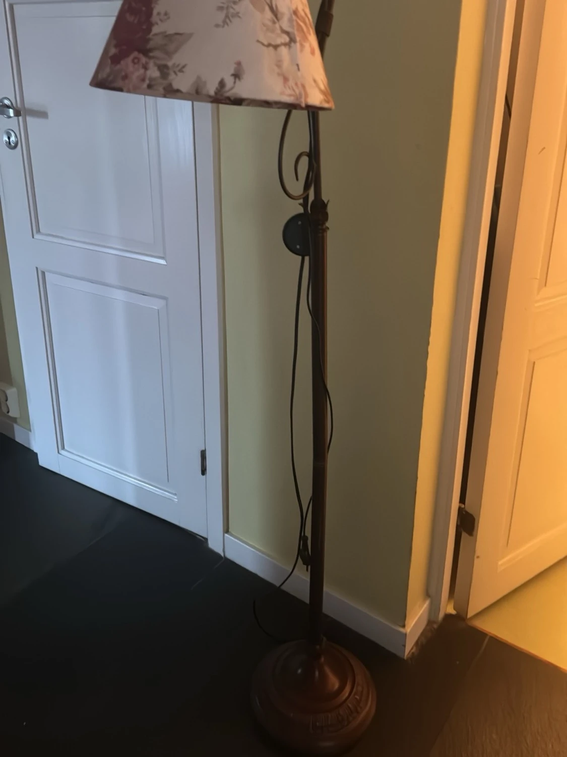 2st bordslampa+1 golvlampa