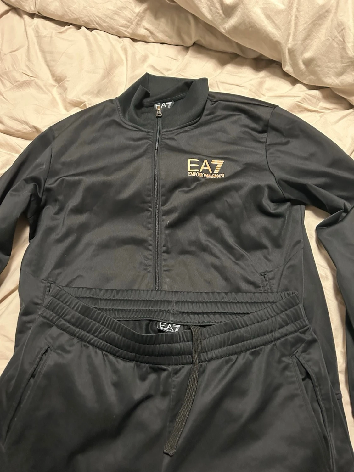 Svarta träningsdress från EA7 Emporio Armani