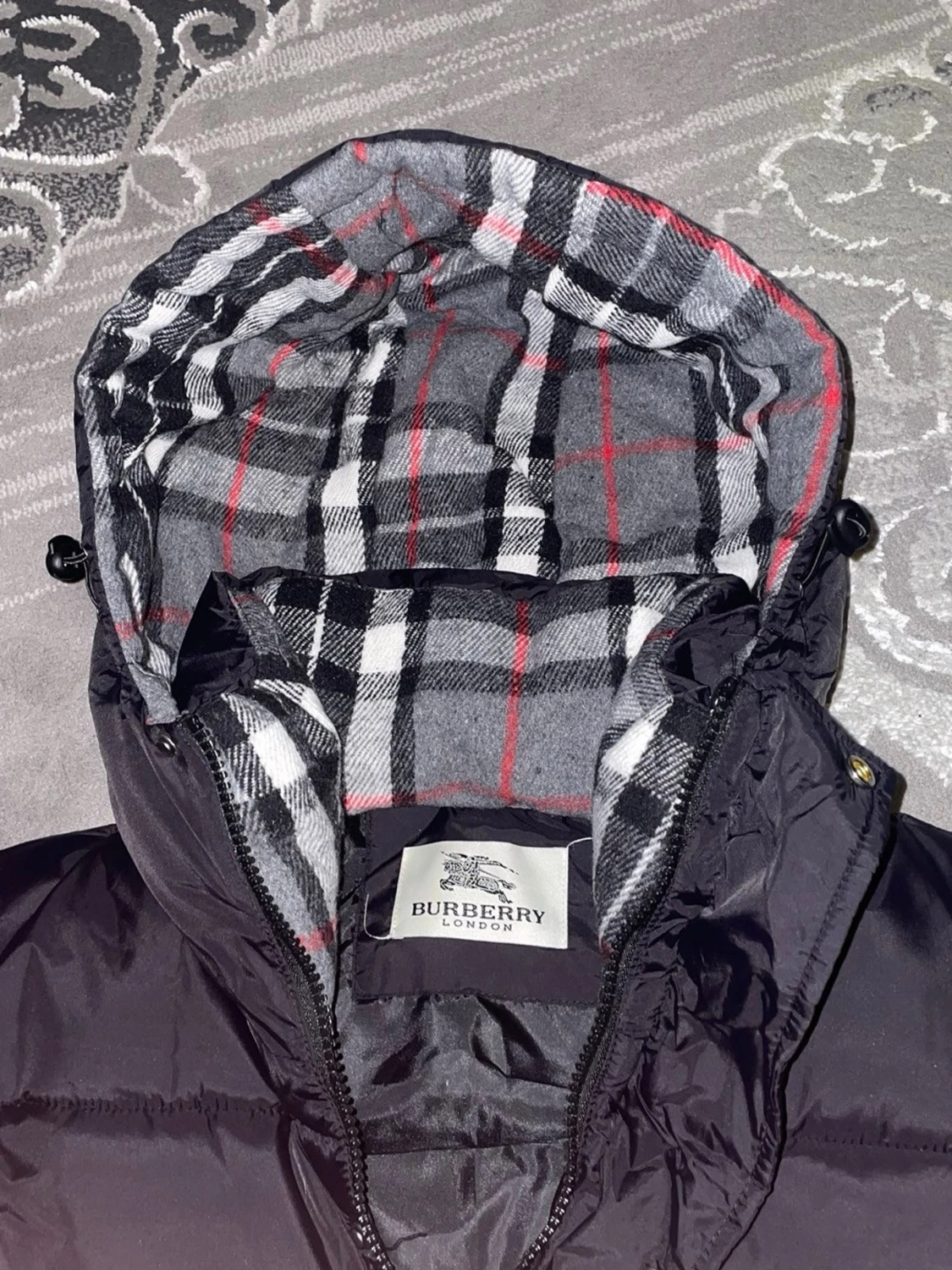 Svart pufferjacka från Burberry - 2