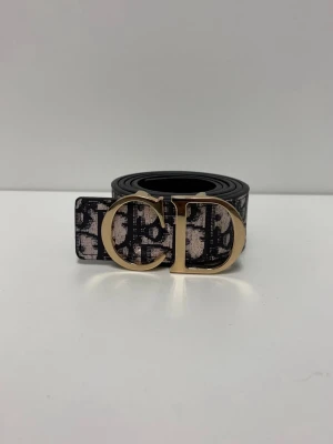 Dior Bälte - Säljer ett helt nytt bälte. Storlek 110. Snabb frakt.