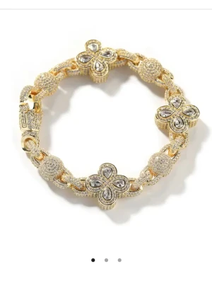 Armband - Smycke armband från Indossa köpt för 1999 kr. 