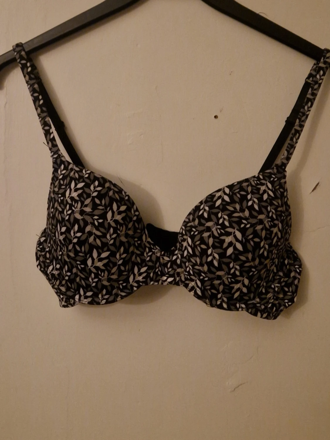 Svart blommig bh från Redcent 80C