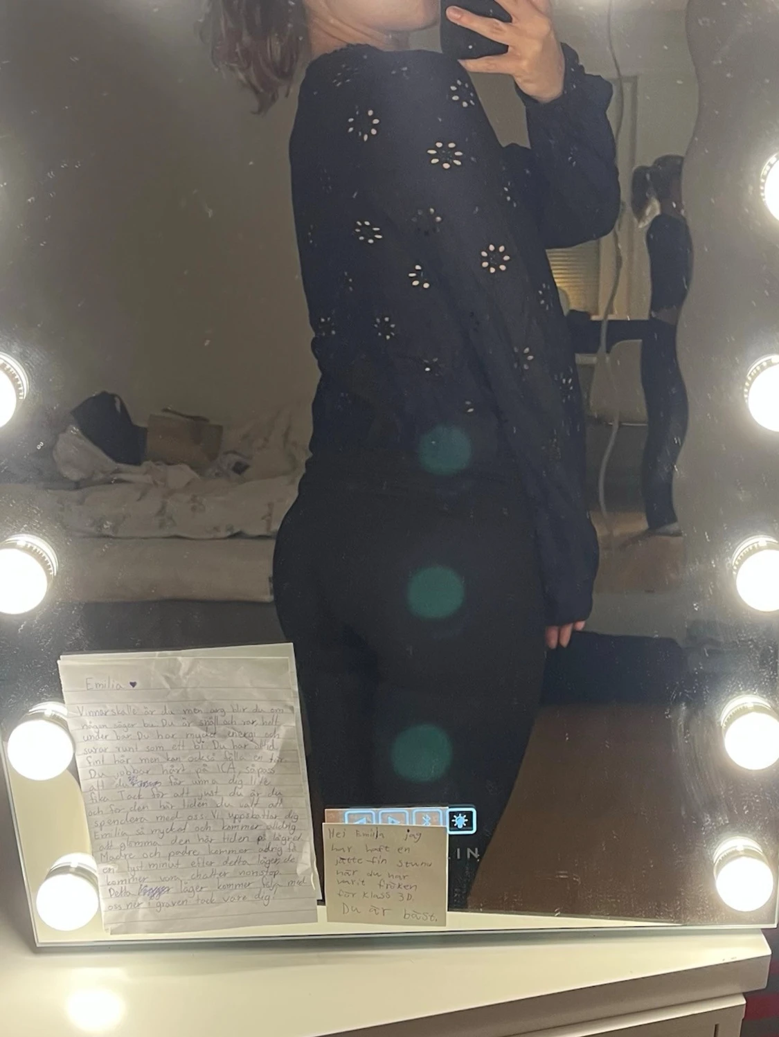 Blå blus med blomdetaljer - 2