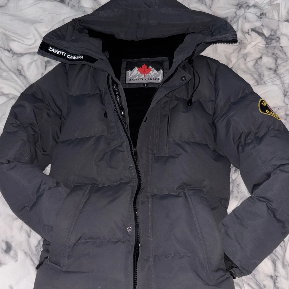 Svart pufferjacka från Zavetti Canada