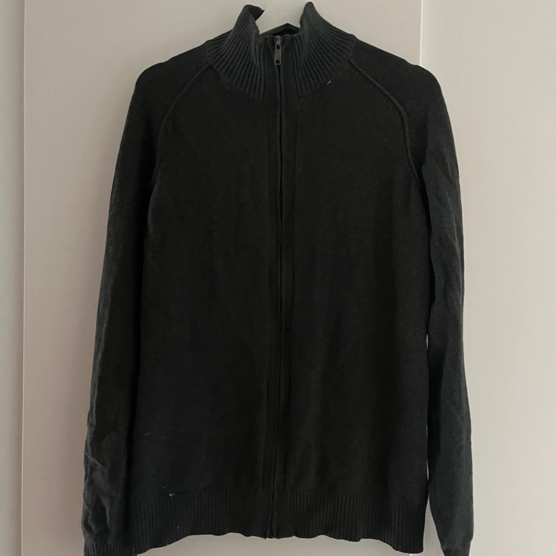 Svart kofta från Angelo Litrico