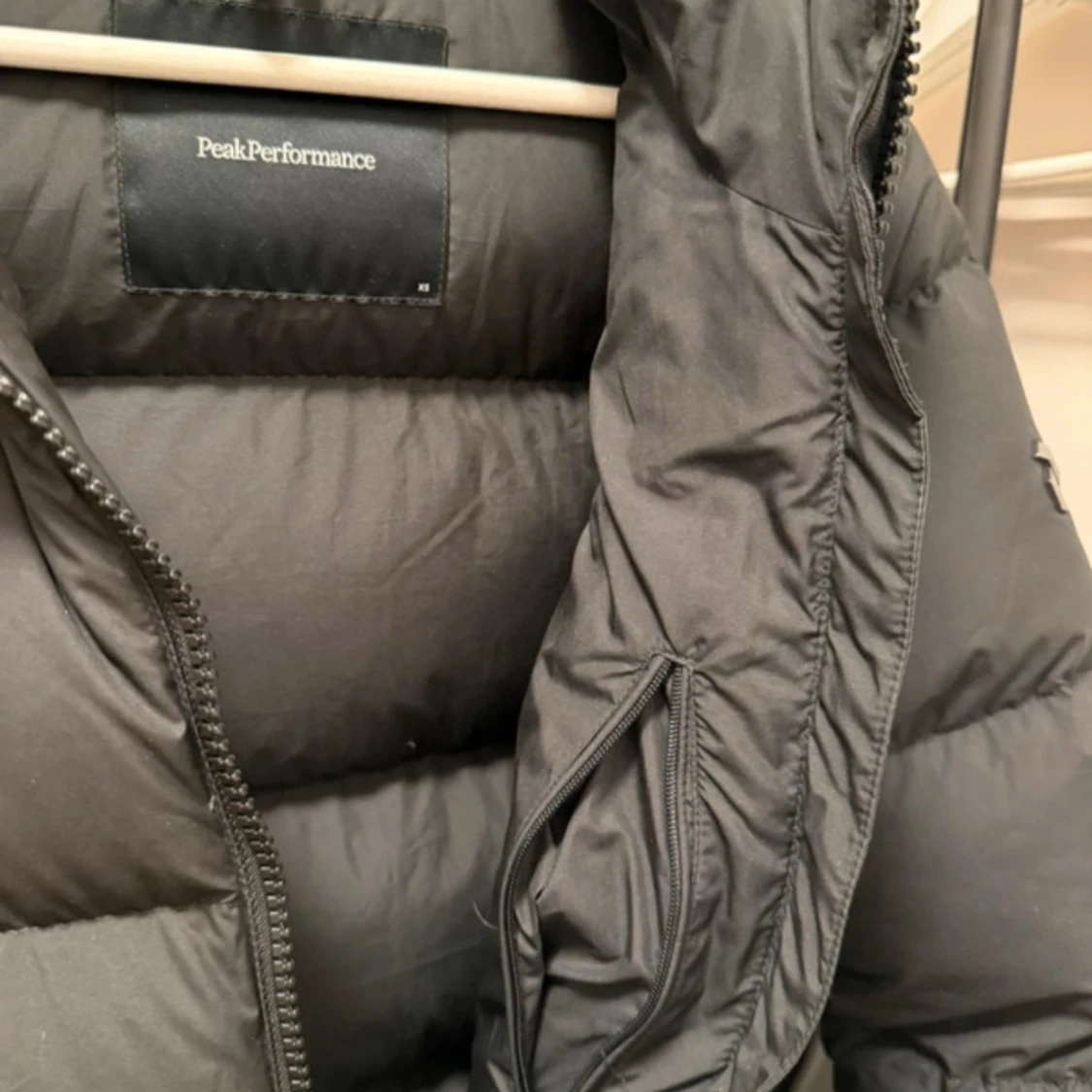 Svart pufferjacka Peak Performance - 3