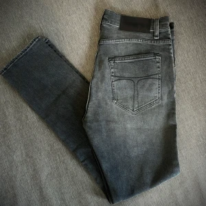 TIGER OF SWEDEN JEANS - Knappt använda tiger of sweden jeans i en sjukt snygg färg. | Nypris: 1800kr | Skick: 8/10