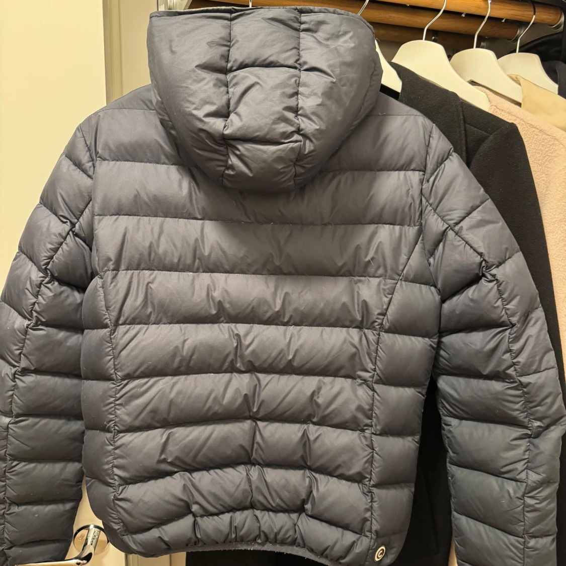 Mörkblå Colmar pufferjacka med huva - 3