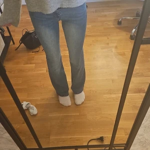 True religion jeans  - Säljer mina true religion jeans nu då det aldrig kommer till användning. Använda endast ett fåtal gånger. Jag köpte jeansen för 2300kr. Är själv 169cm lång