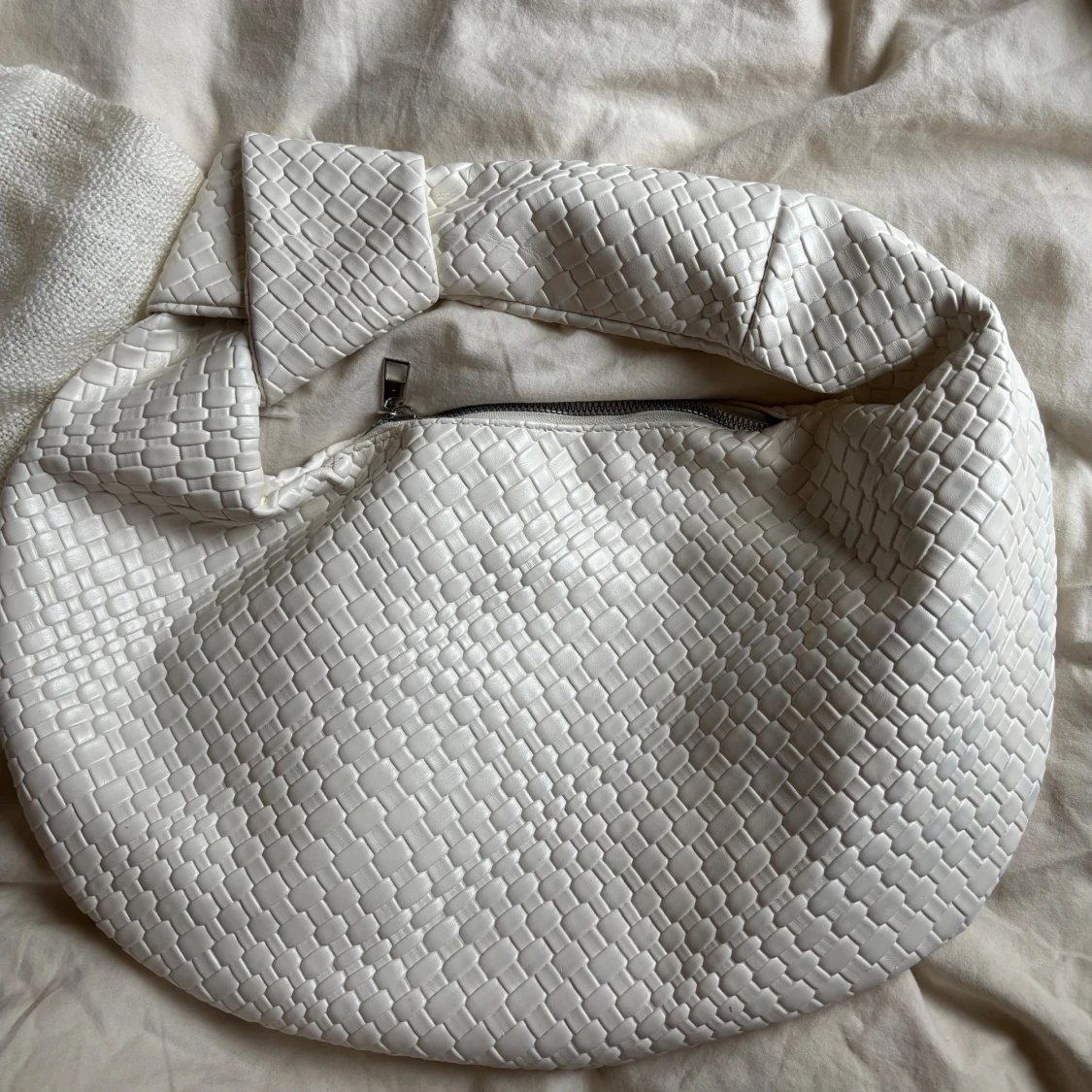 stor chic knitted vit bag
