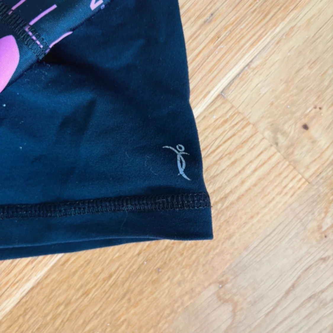 Svart långärmad träningströja med tryck - 4