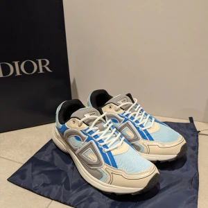 CD b30 - Helt nya B30 i storlek 44-45, perfekta skor inför hösten/vintern