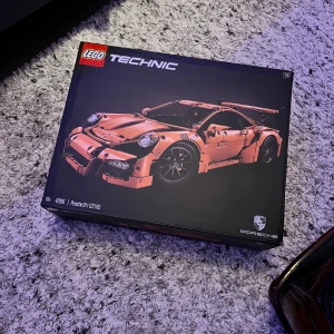 LEGO Technic Porsche 911 GT3 RS  - Säljer en LEGO Technic Porsche 911 GT3 RS (modell 42056).