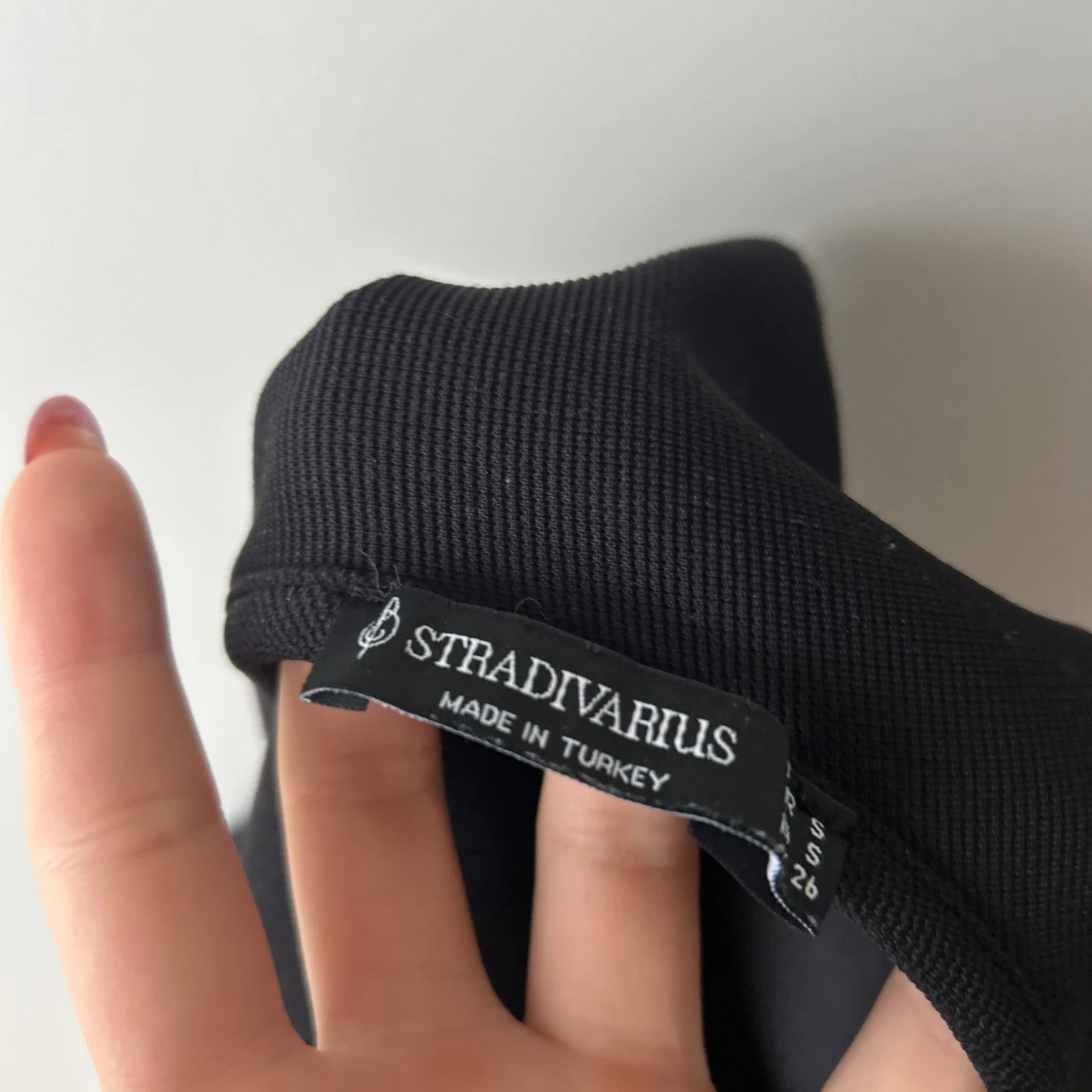 Svart volang topp från Stradivarius - 1