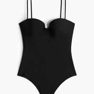 SLUTSÅLD HM BODY  - Supersnygg svart body med smala axelband och formad byst. Stilren och enkel design.  Använt 1-2 gånger så den är i nytt skick! 