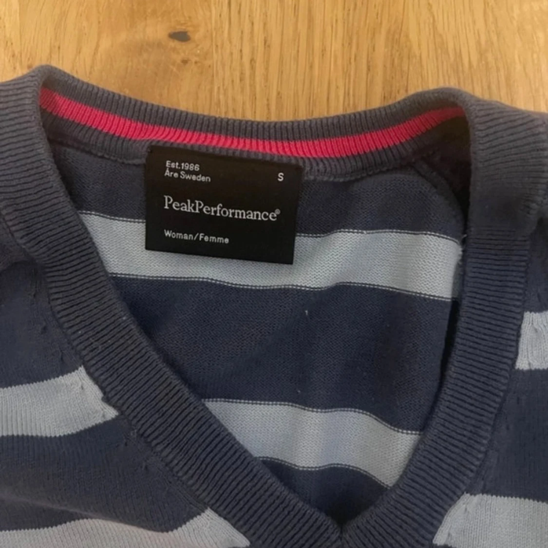 Randig Peak Performance tröja, navy - 2