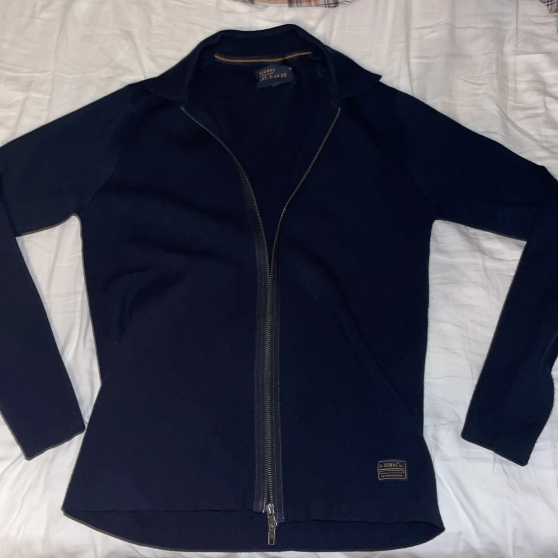 Mörkblå kofta från Signal med dragkedja