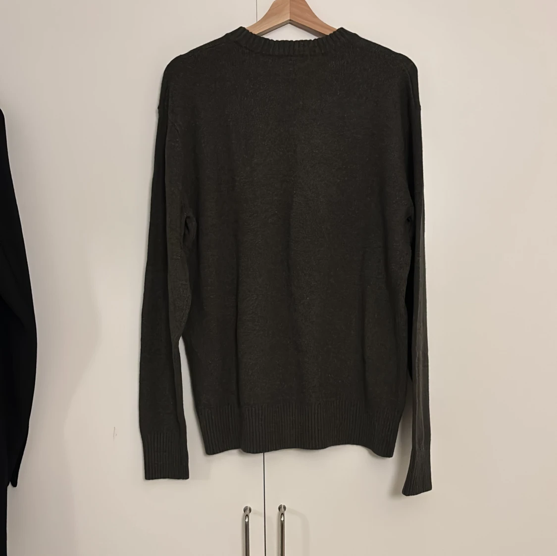 Varm ull stickad tröja för vintern.  - 1