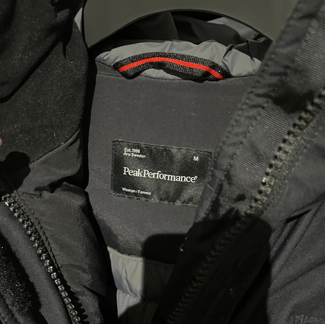 Svart dunjacka Peak Performance - 1