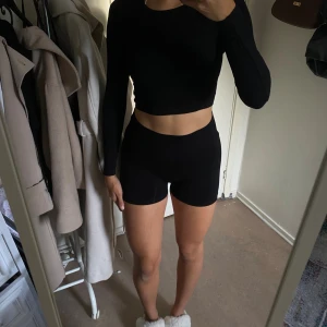 Träningsset - Jätte stretchigt och bekvämt träningsset från H&M🖤