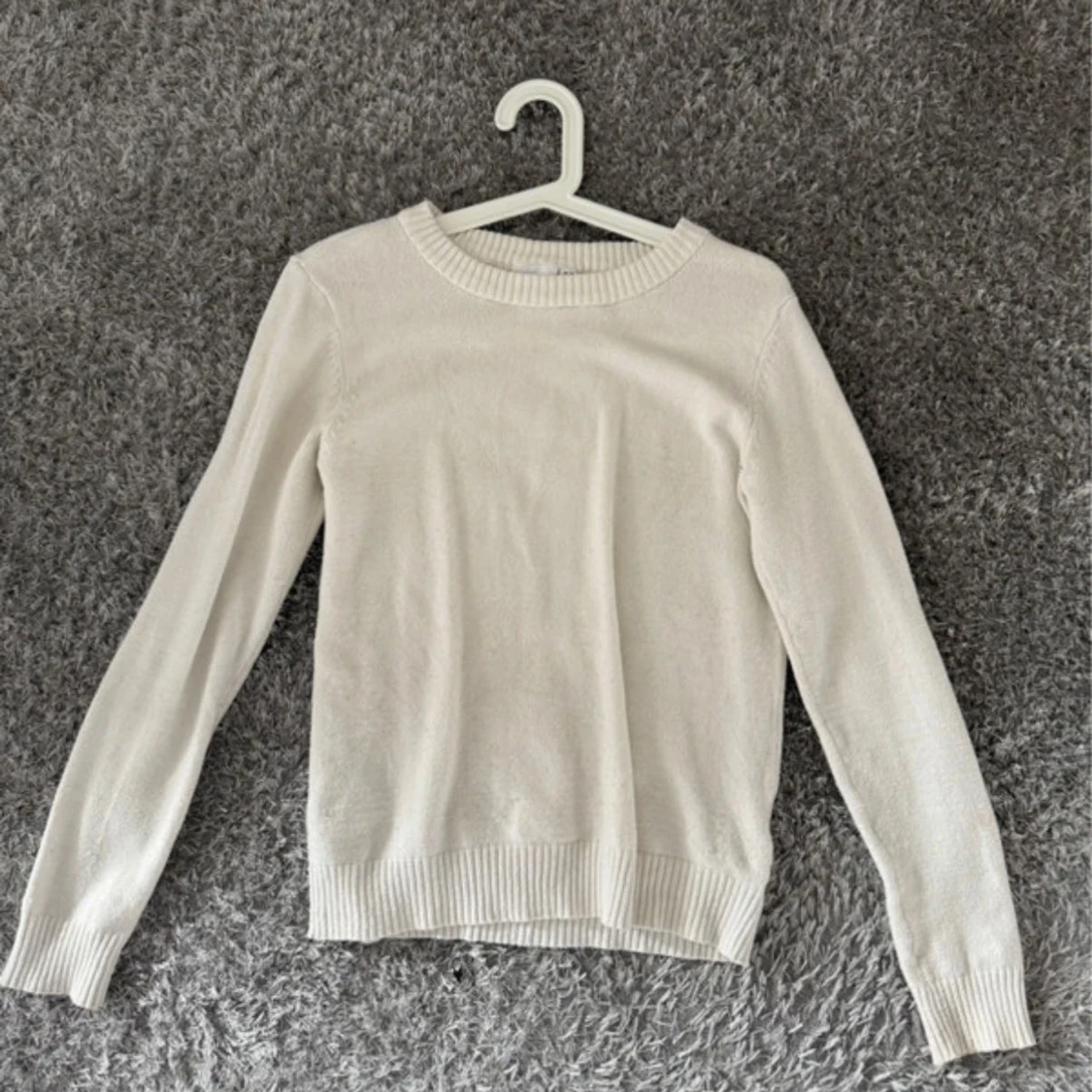 Vit stickad tröja från Vila