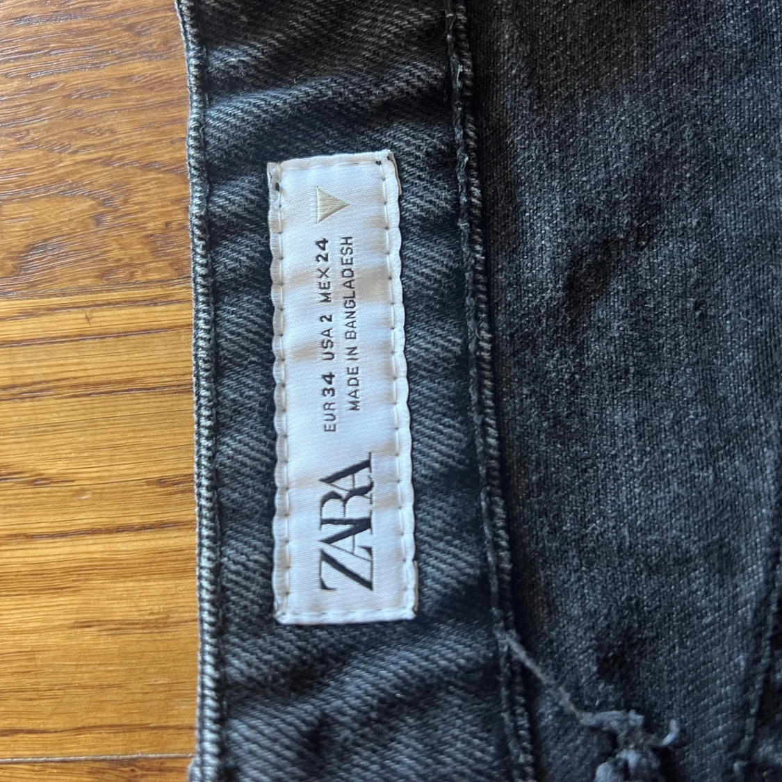 Svarta jeansshorts med fransar från Zara - 2