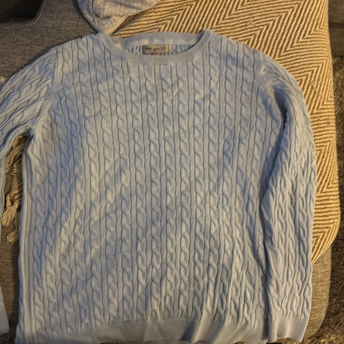 Ljusblå kabelstickad tröja Basic You