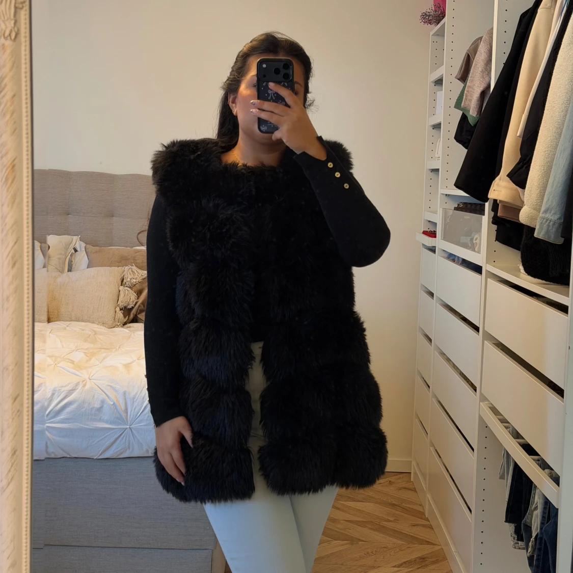 Svart fluffig pälsväst - 1