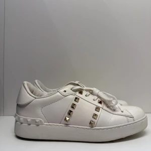 Valentino Rockstud  - Snygga valentino rockstuds strl 38 riktigt bra skick
