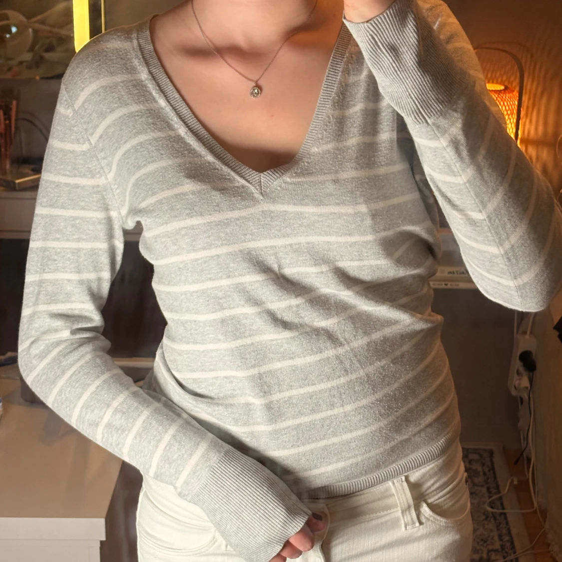 Gråvit randig tröja