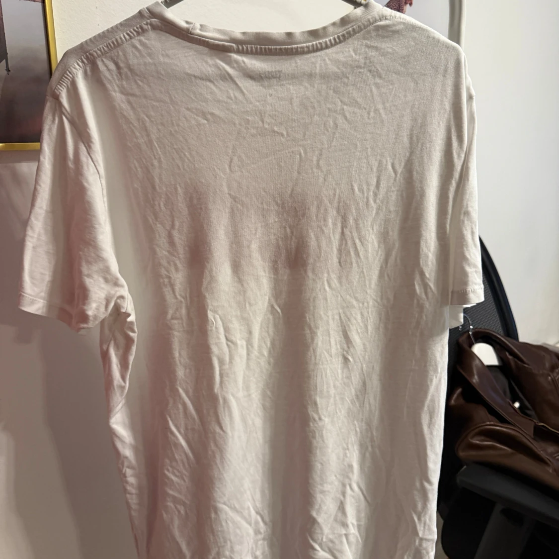 Vit Levi's t-shirt med röd logga - 1