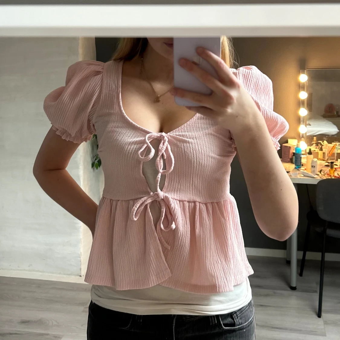 Ljusrosa blus med knyt - 1