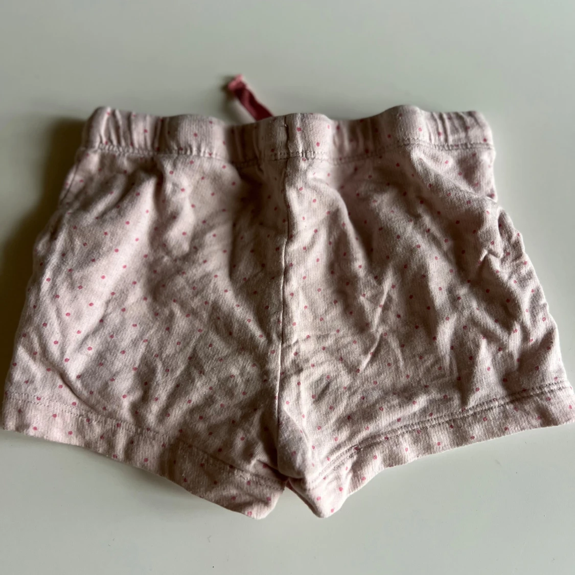 Rosa prickiga shorts från H&M - 1