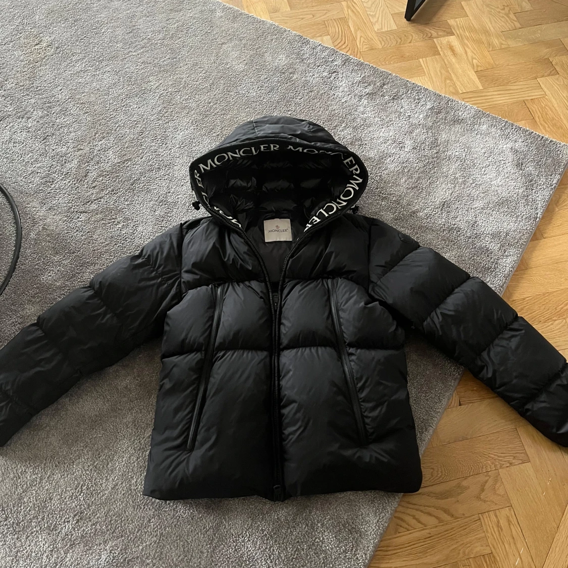 Svart Moncler Montcla hooded down