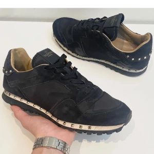 Valentino Rockrunners - Valentino Rockrunners | 44 | Svart | Använda men har fortfarande kvar o ge 