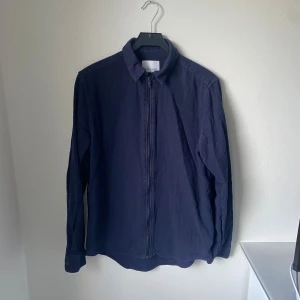Samsoe Tröja - exklusiv tröja från (Samsoe) Perfekt nu till hösten & Vintern 💸Pris:[149kr] 👔Storlek:[Medium] ✨Skick:[8/10] Tveka inte att kontakta oss vid frågor & funderingar! 