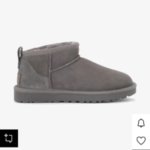 Grå uggs - Säljer mina gråa äkta uggs, köpte för 2100 säljer för 200 kr pga skicket! Kommer inte sänka priset💕