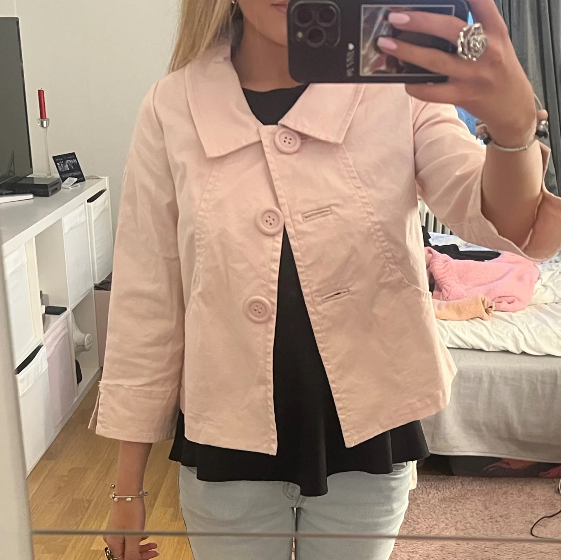 Ljusrosa kavajjacka med stora knappar