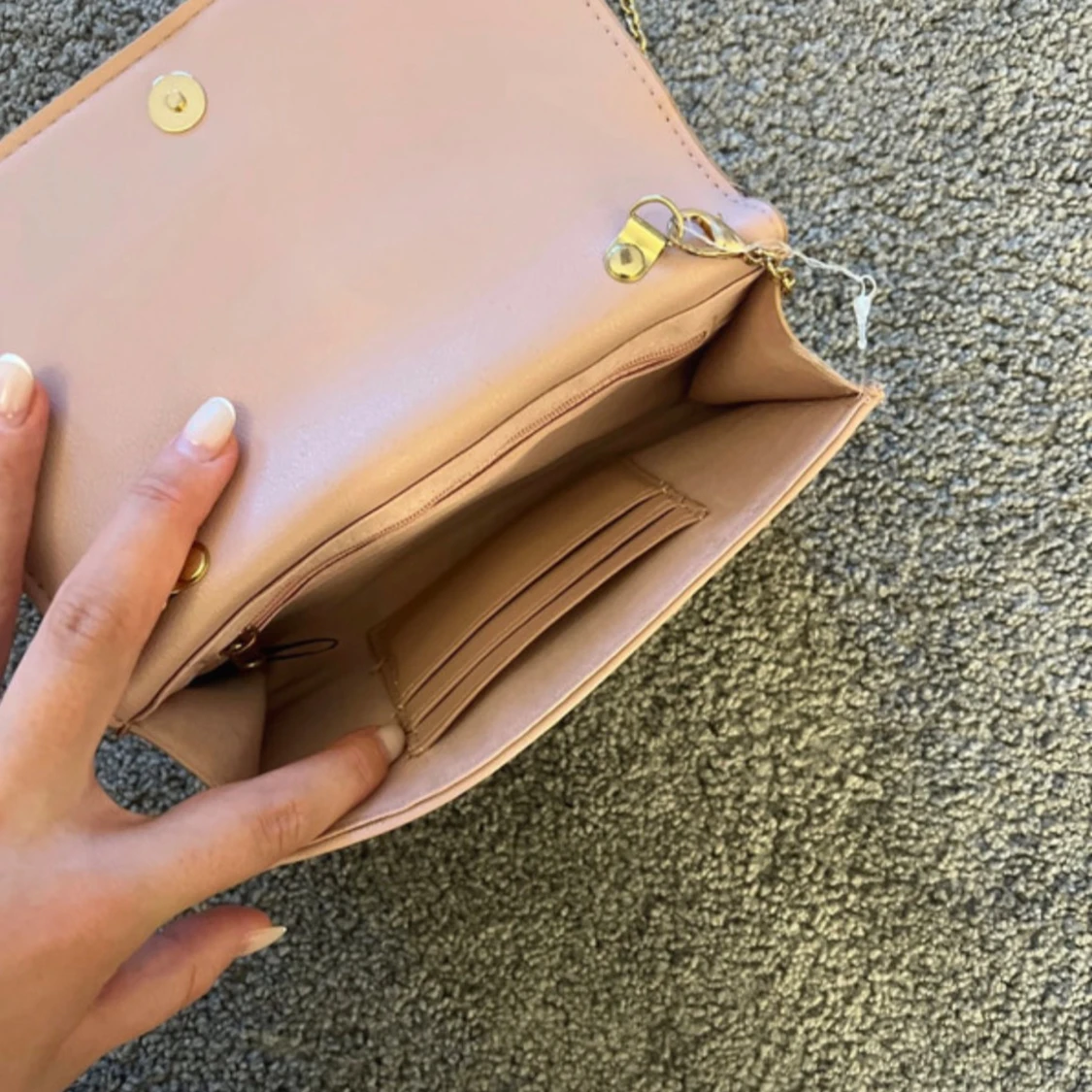 Ljusrosa väska med axelband kedja - 1