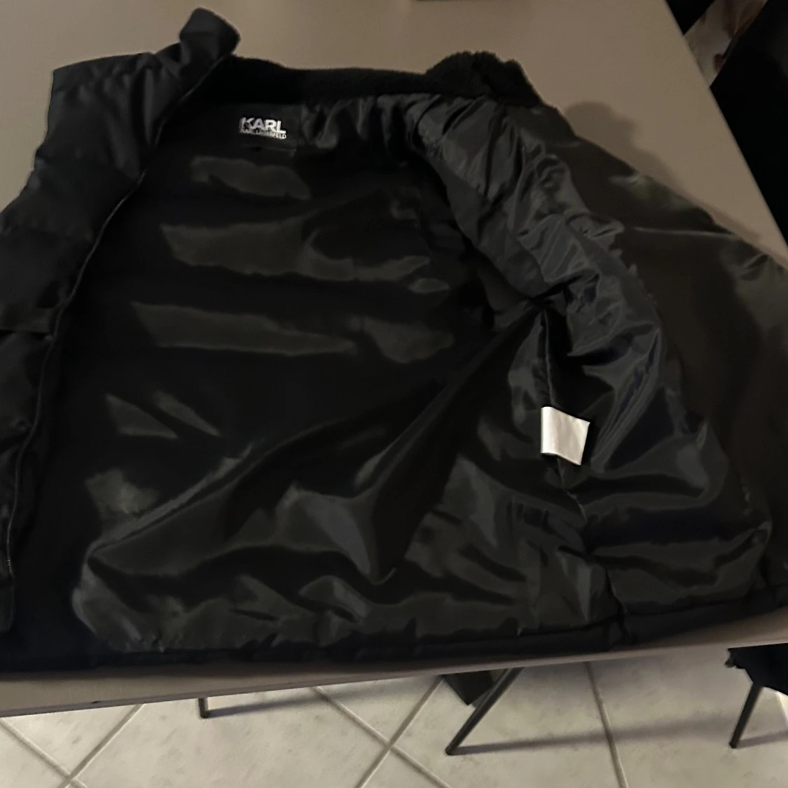 Svart dunväst från Karl Lagerfeld - 1