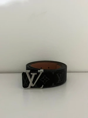 LV bälte - Säljer ett helt nytt och oanvänt LV bälte i storlek 110cm