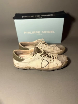 Philippe modell skor - Inga skador , sulorna är fina ! Box ingår , säljer billigt 