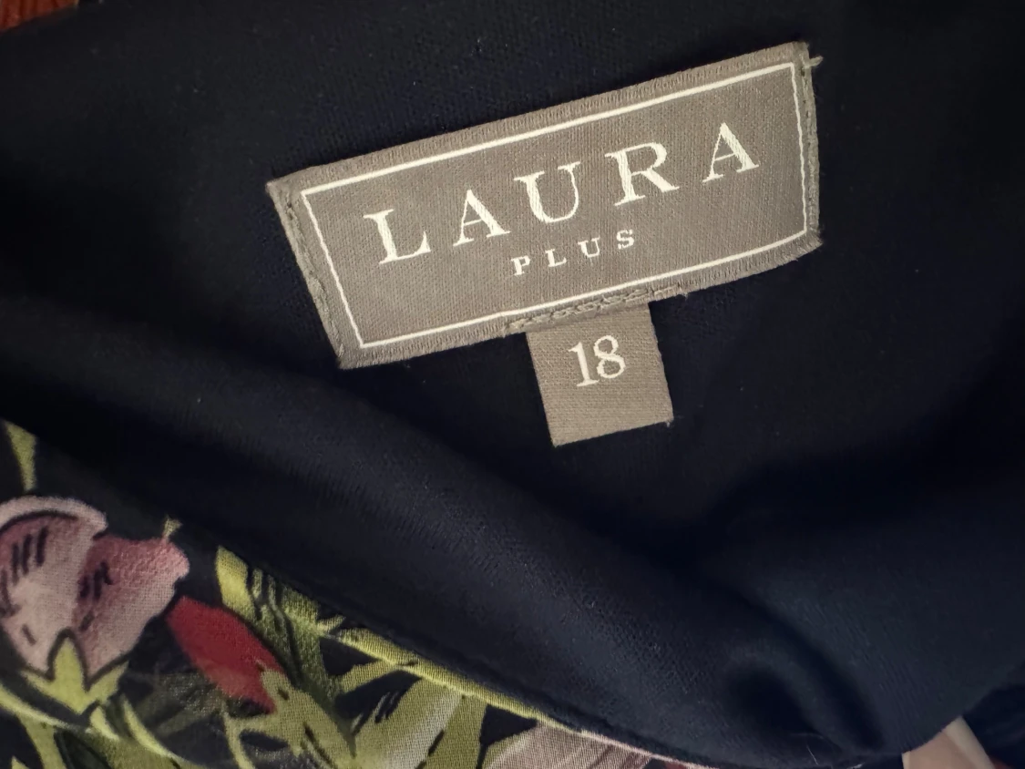 Blommig långklänning från Laura Plus - 2