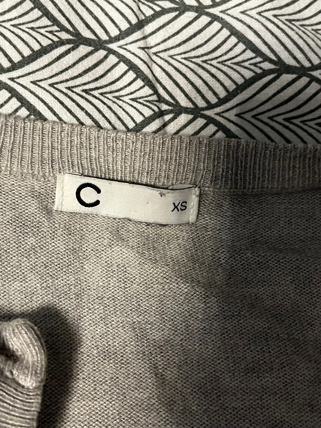 Vit och grå kofta  - 1