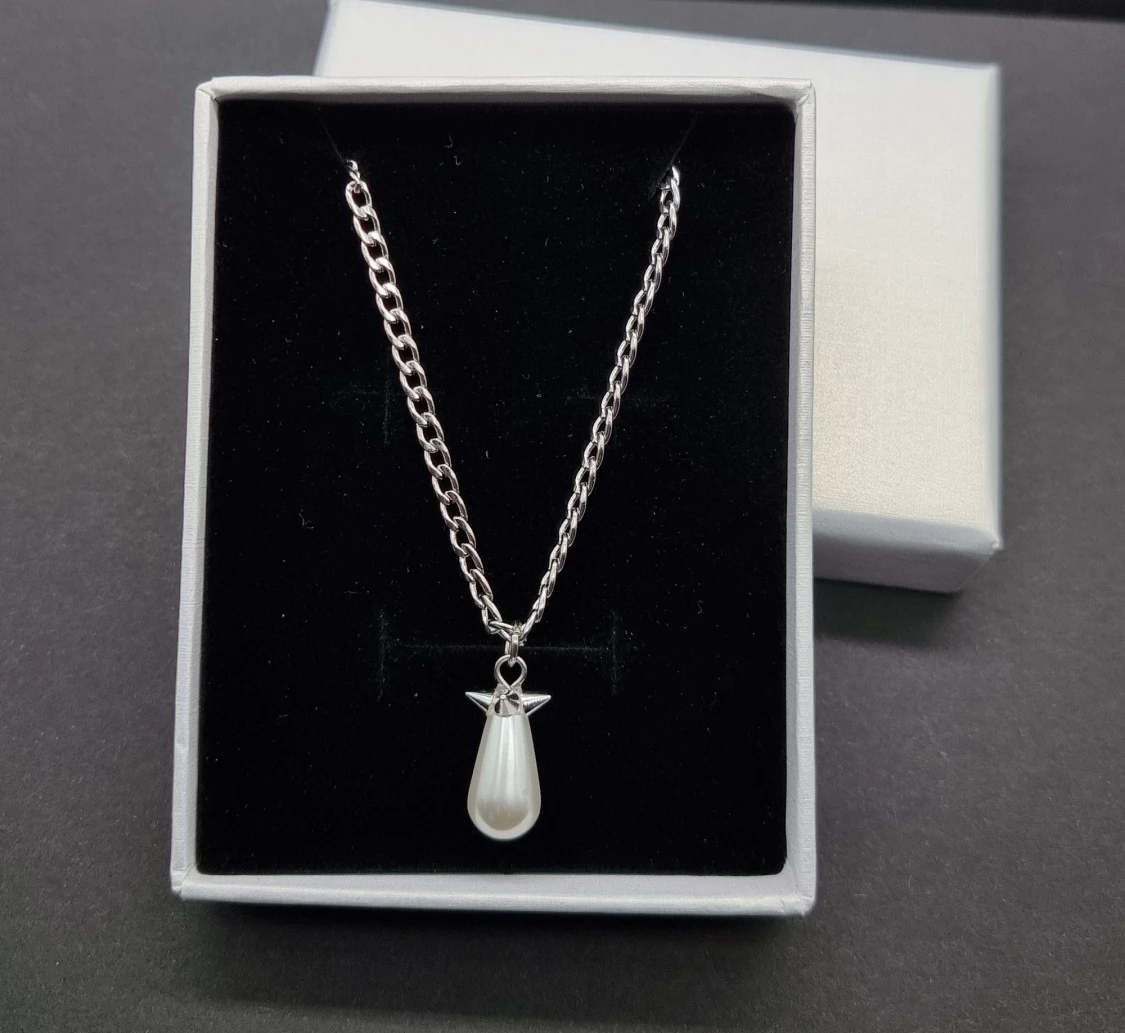 Stilfullt handgjort halsband 