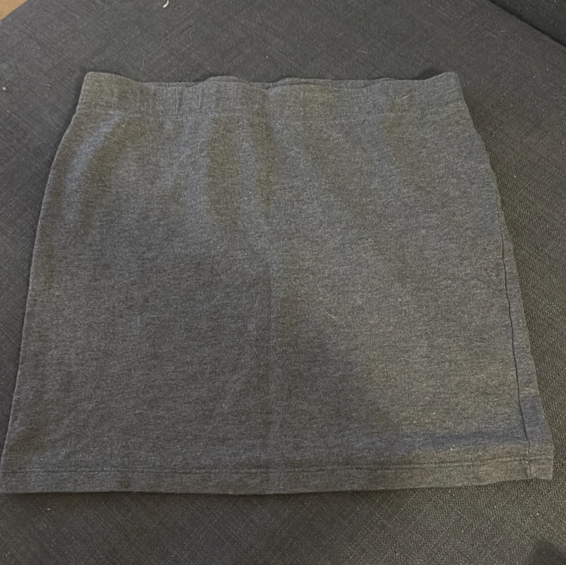 Mörkgrå kortkjol från FB Sister