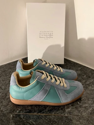 Maison Margiela gats  - Ljusblåa Maison Margiela skor. Helt nya!