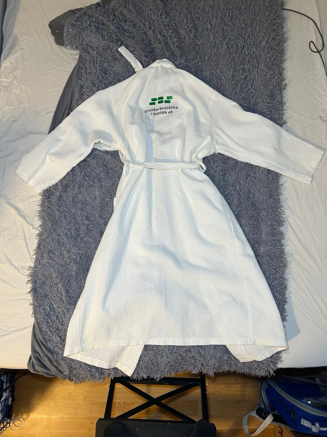 Vit badrock från Studentbostäder i Norden AB - 3