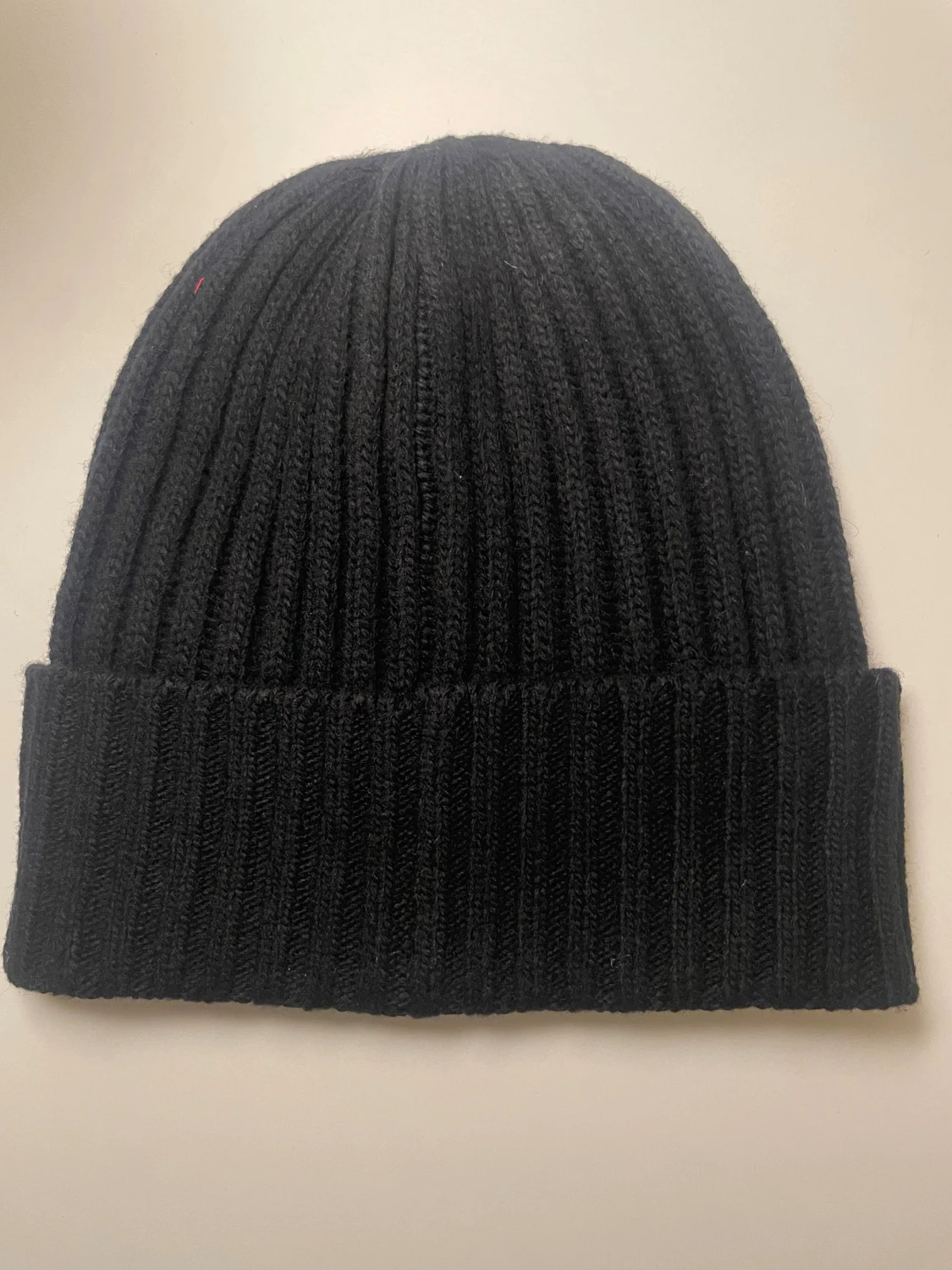 Svart ribbad mössa från Canada Goose - 1